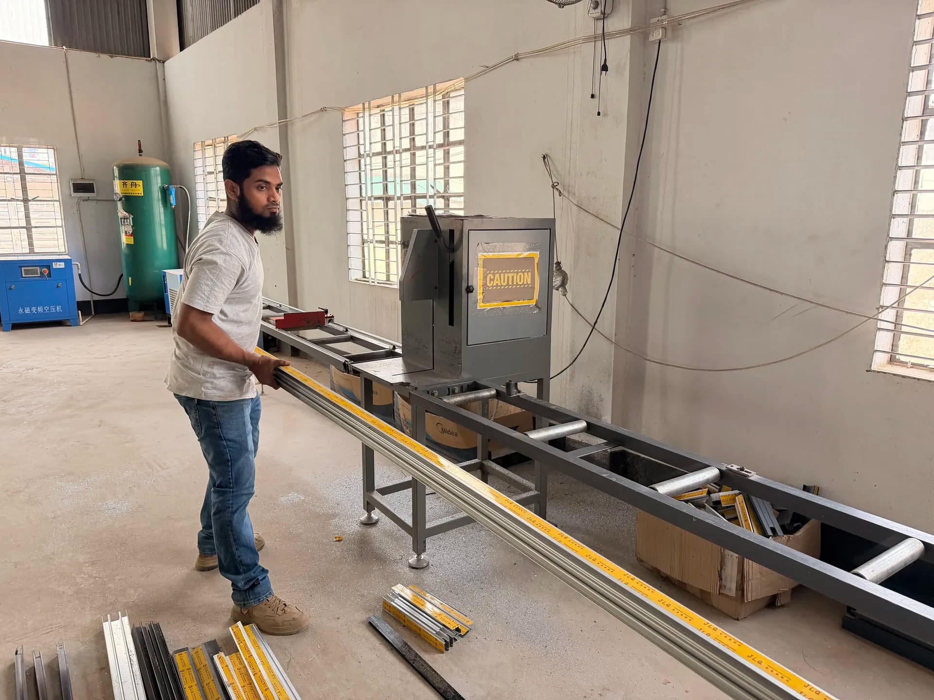 JLQ Aluminium manufacturing — profile cutting line