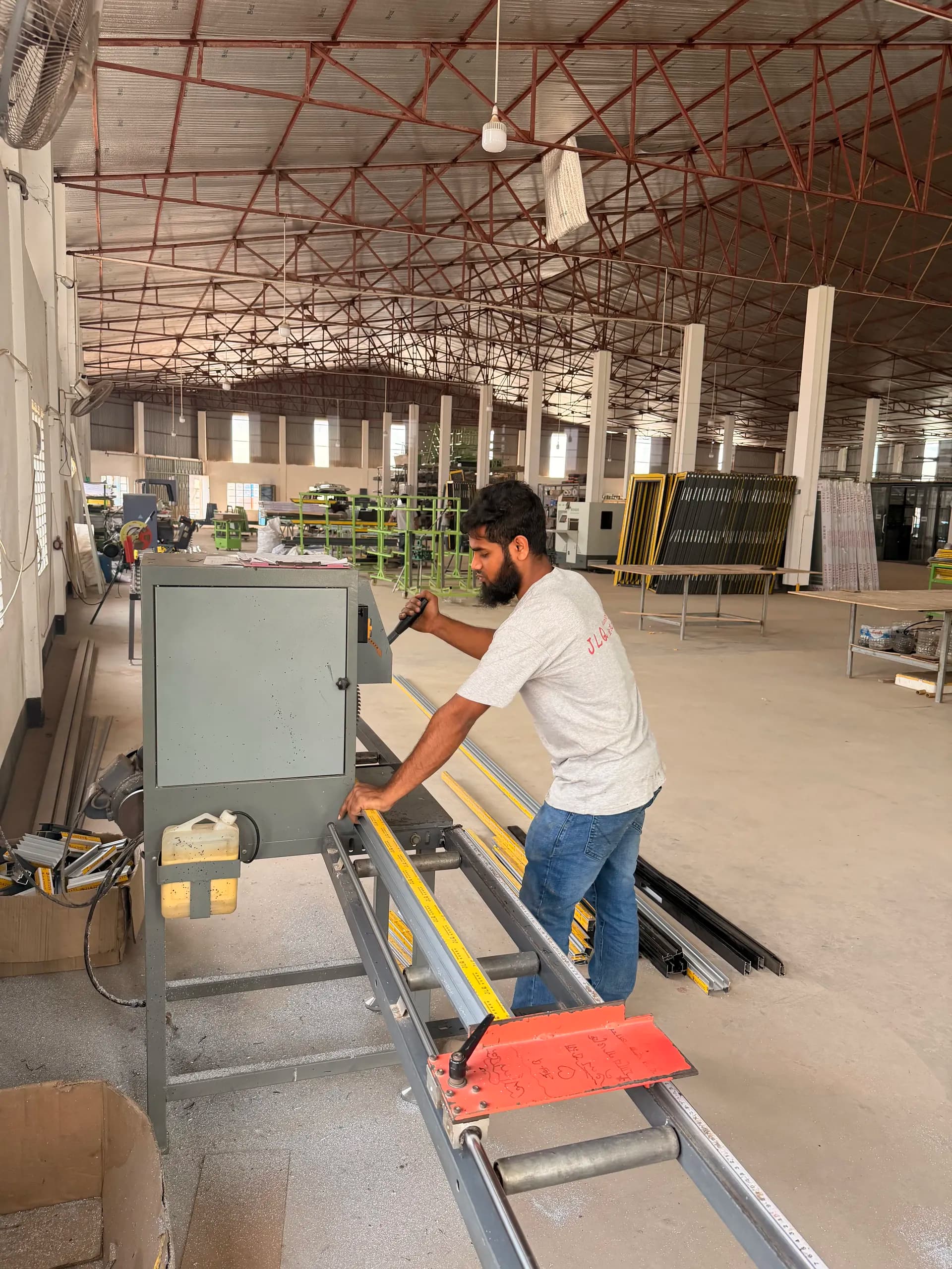 JLQ Aluminium manufacturing — profile measurement station